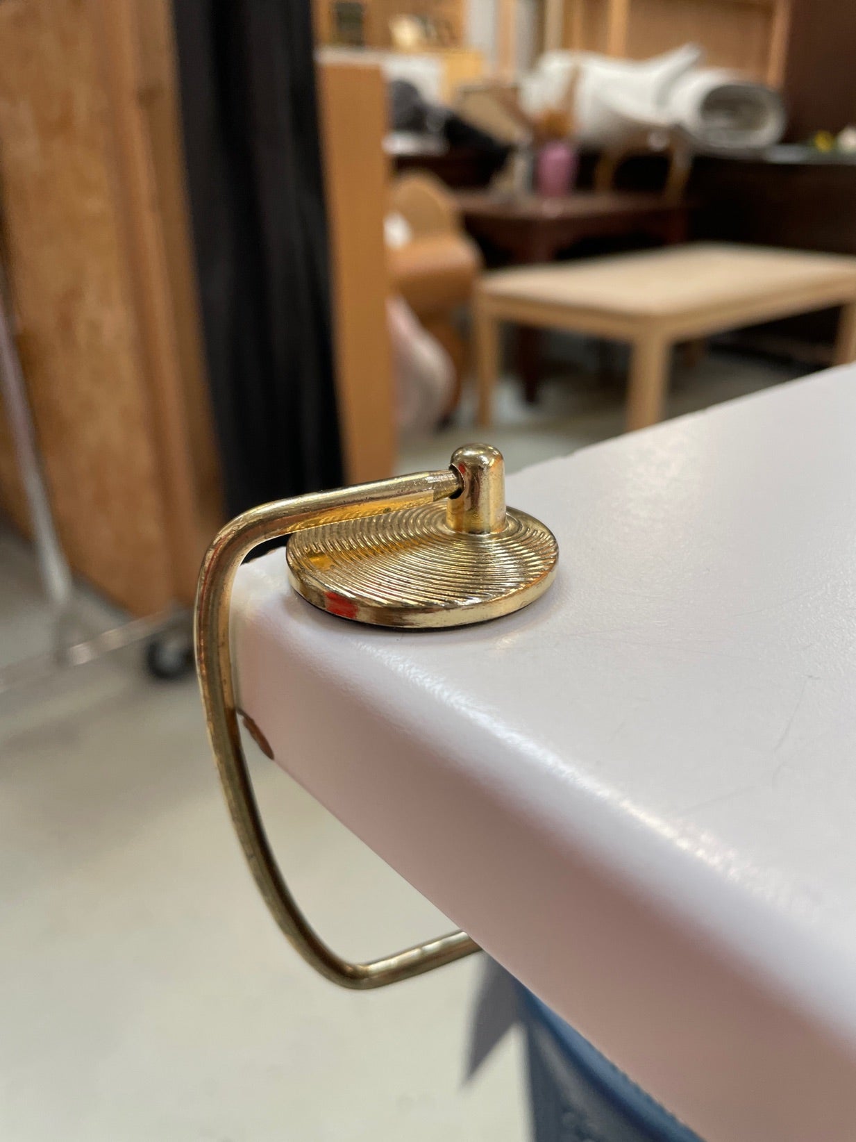 Elegant taskeholder